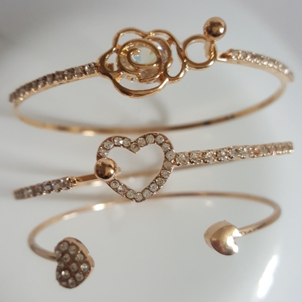 🌸Lots of Elegant Cuff Bracelets🌸